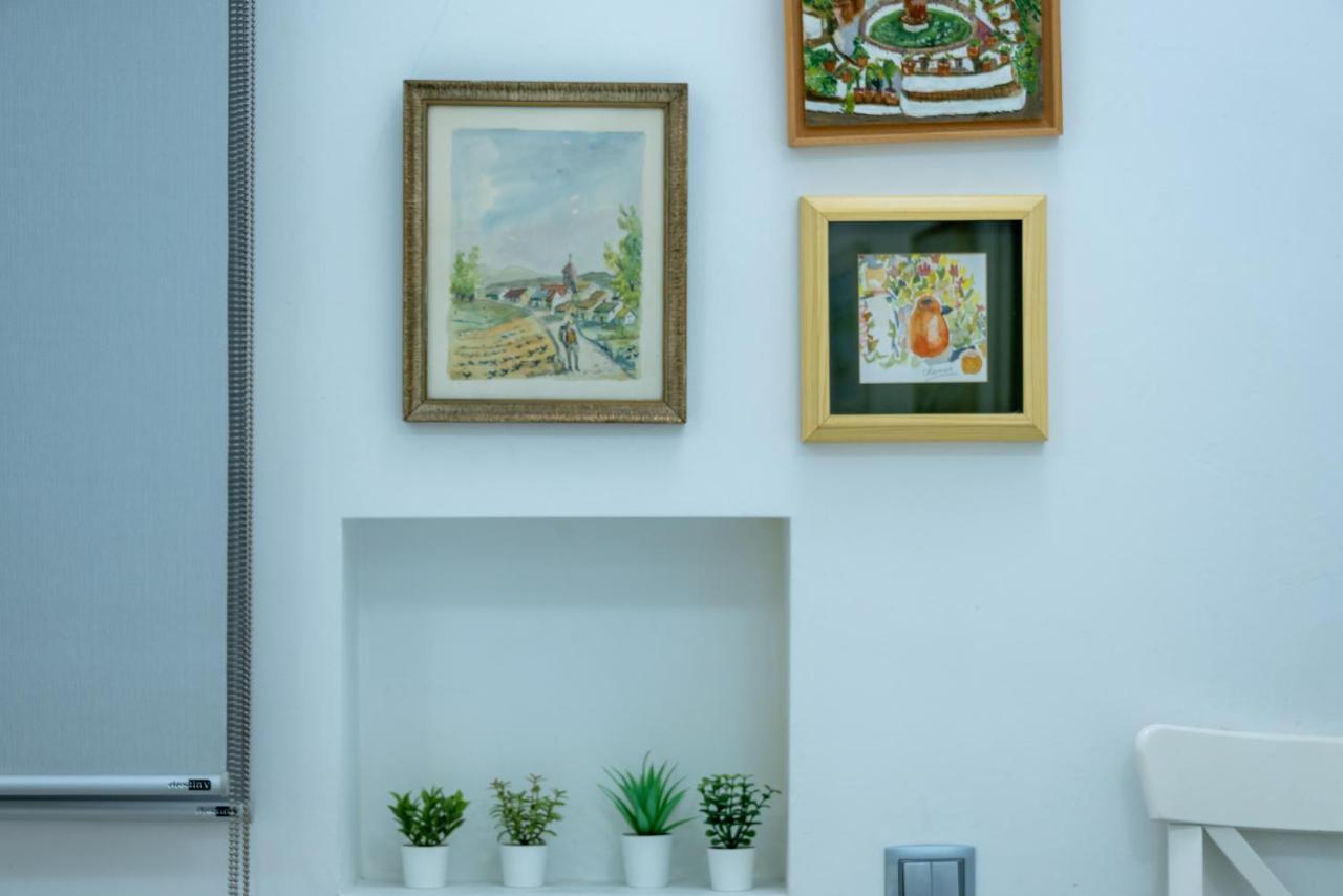 Apartamento En Monumento Historico Nacional Corral Del Conde-Duque De Olivares Sevilla Bagian luar foto